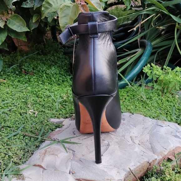DIVORCE CLEARANCE-TAKING OFFERS Vince Women's Heels Made In Italy Sz 8 M Euro - Picture 5 of 13